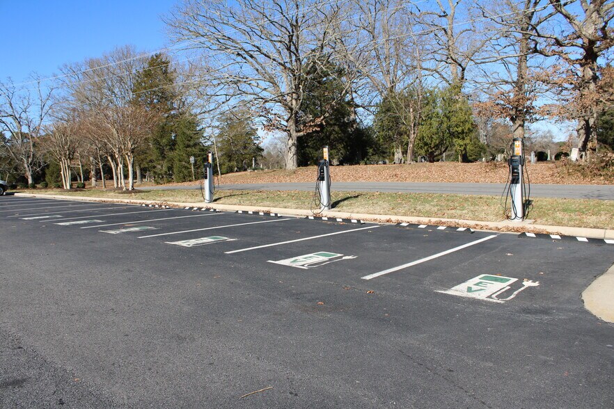 More Photos Of 1403-1439 S Main St, Farmville Unknown For Lease