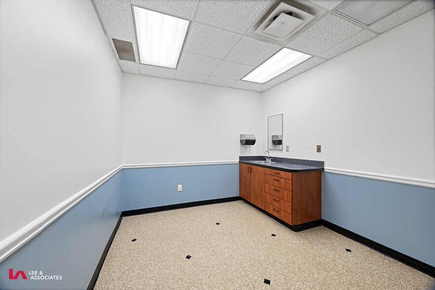 More Photos Of 1776 Old Spring House Ln, Dunwoody Medical For Lease