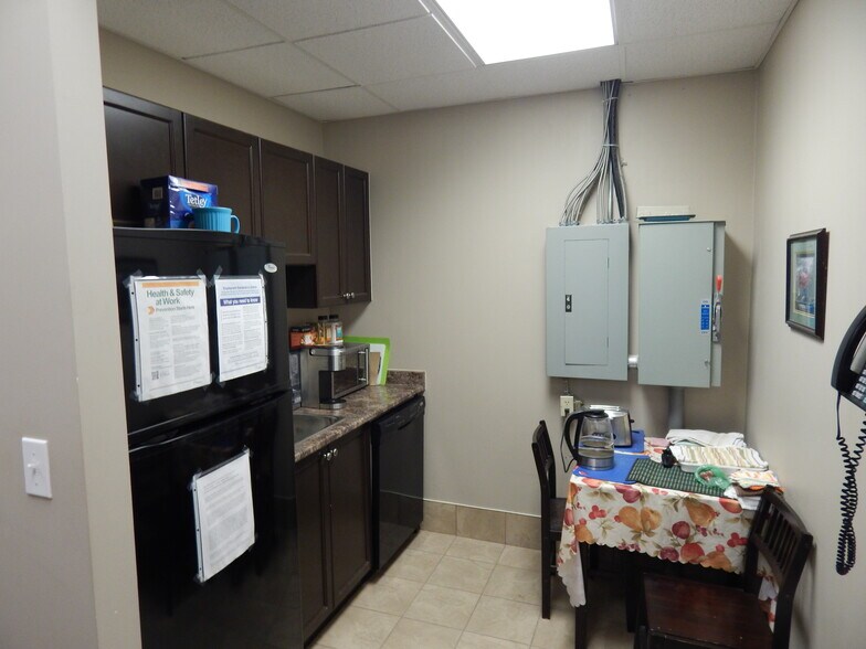 More Photos Of 301 Fruitland Rd, Hamilton Unknown For Lease