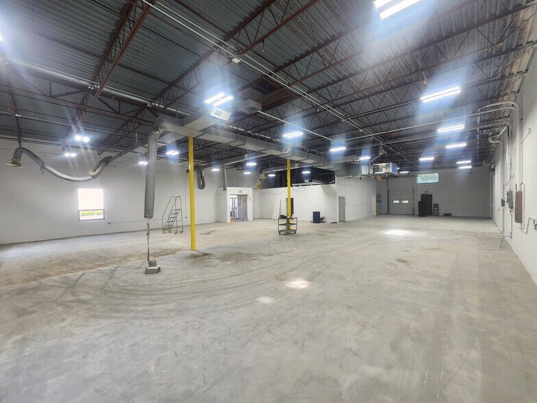 More Photos Of 925 Sherman Ave, Hamden Warehouse For Lease