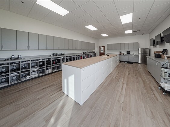 More Photos Of 15001 Foundation Ave, Evansville Distribution For Sale