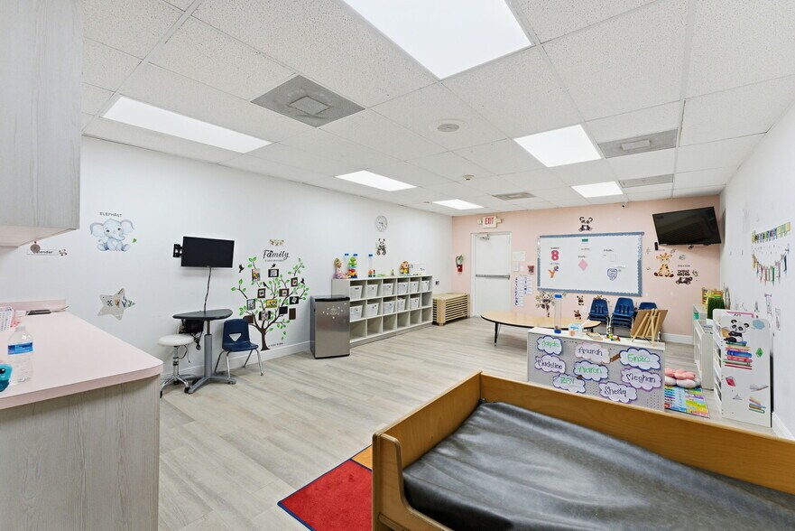More Photos Of 6545 NW 169th St, Hialeah Medical For Sale