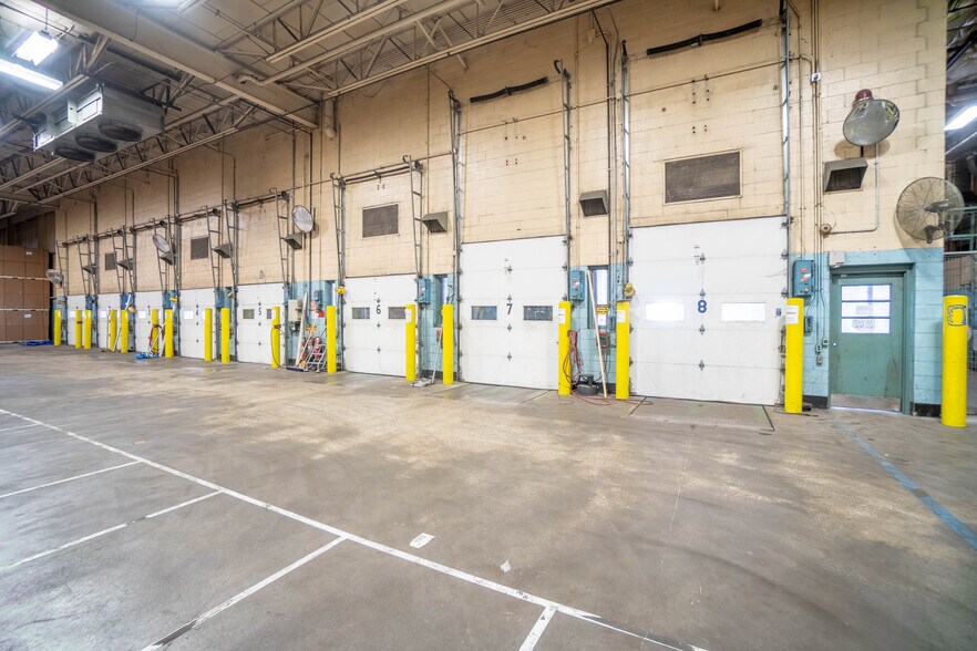 More Photos Of 801 N Union St, Dwight Manufacturing For Lease