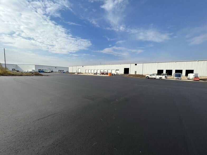 More Photos Of 4640 60th St, Kentwood Distribution For Lease