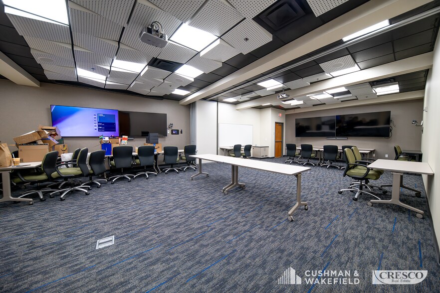 More Photos Of 737 Bolivar Rd, Cleveland Office For Lease