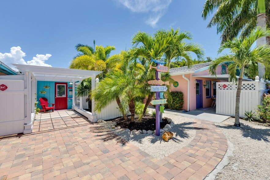 More Photos Of 2960 Oleander St, Saint James City Hotel For Sale