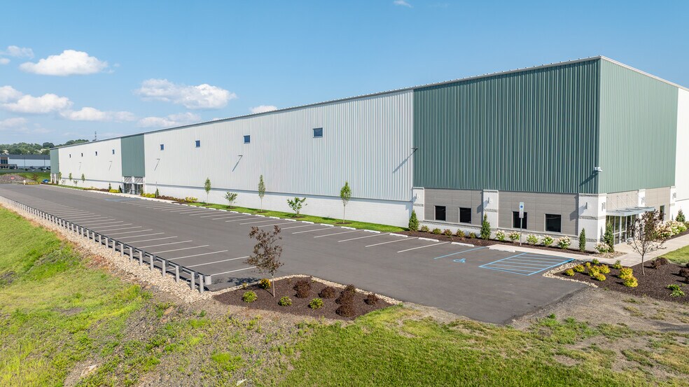 Primary Photo Of 137-147 Commonwealth Dr, Jenkins Distribution For Lease