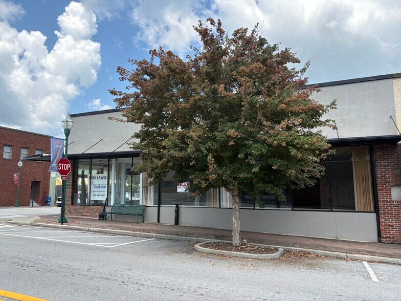 More Photos Of 11 E Doyle St, Toccoa General Retail For Lease