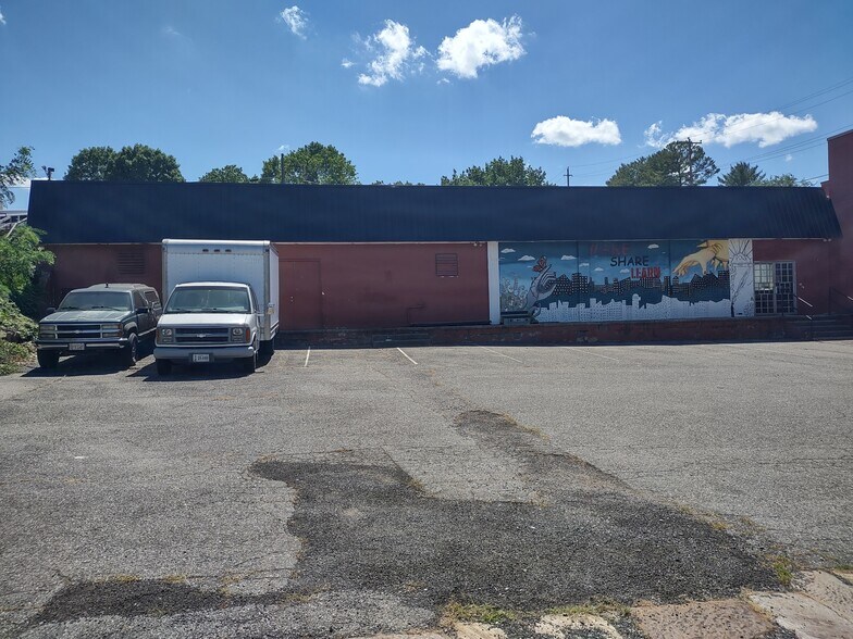 More Photos Of 400 5th St, Lynchburg Storefront For Lease