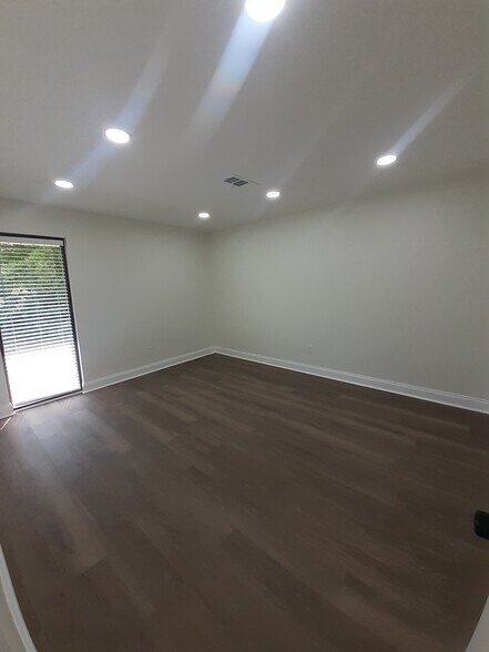 More Photos Of 600 Houze Way, Roswell Medical For Lease