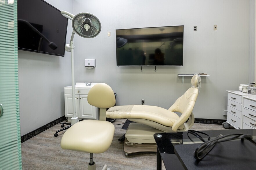 More Photos Of 302 S Lewis Ave, Tulsa Medical For Lease