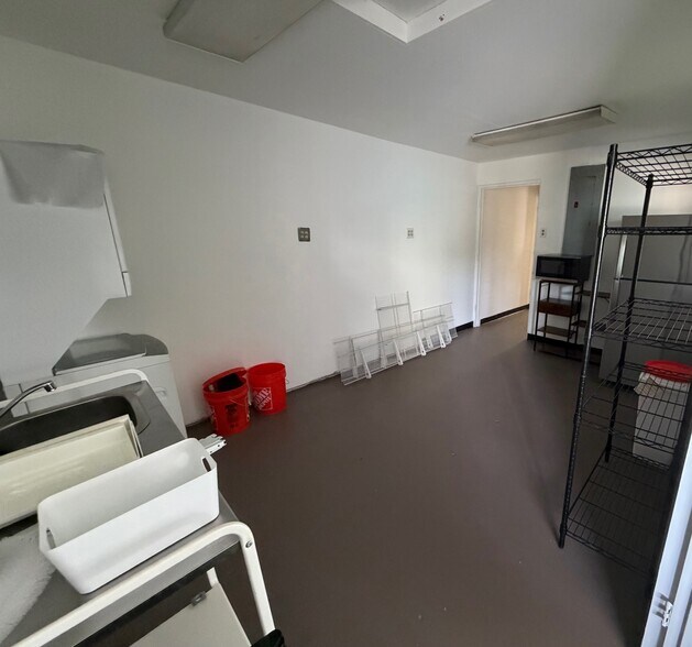 More Photos Of 1400 NE 131st St, North Miami Warehouse For Lease