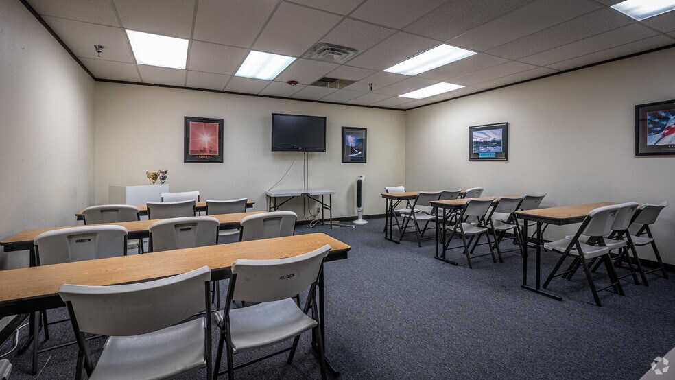 More Photos Of 9504 N IH-35, San Antonio Office For Lease