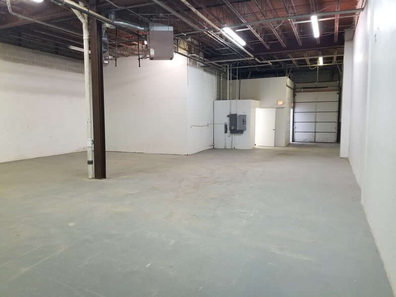 More Photos Of 18775 N Frederick Rd, Gaithersburg Warehouse For Lease