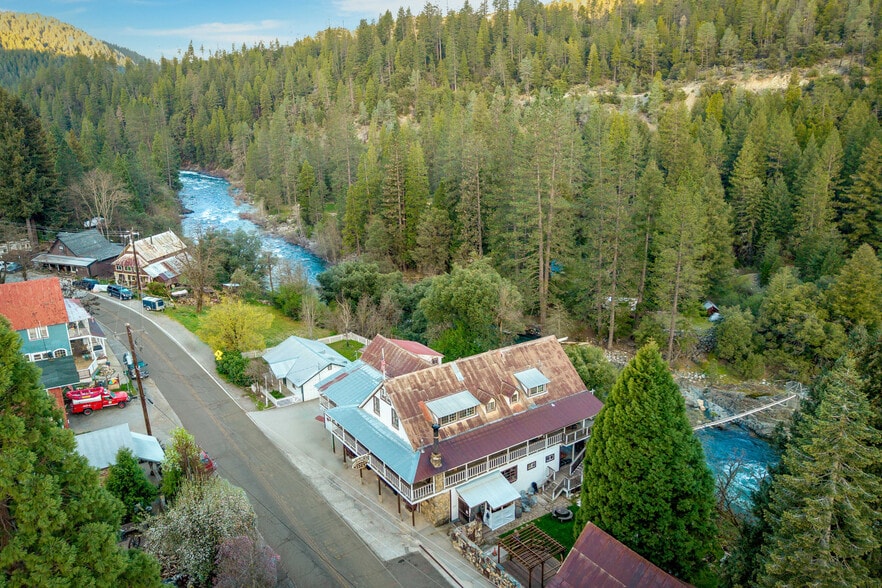 More Photos Of 15432 Washington Rd, Washington Storefront Retail Residential For Sale