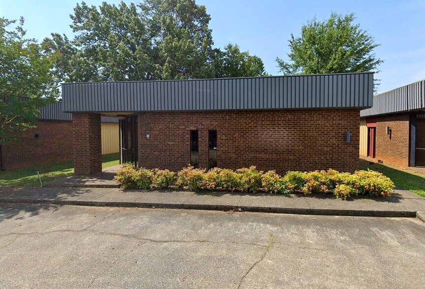 Primary Photo Of 1023 Claude Cir, Huntsville Loft Creative Space For Lease