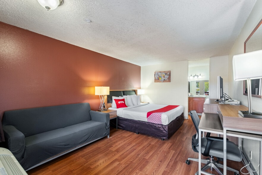 More Photos Of 122 SW Interstate Ave, Chehalis Hotel For Sale