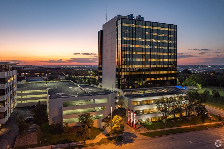 More Photos Of 3100 Broadway St, Kansas City Office For Sale