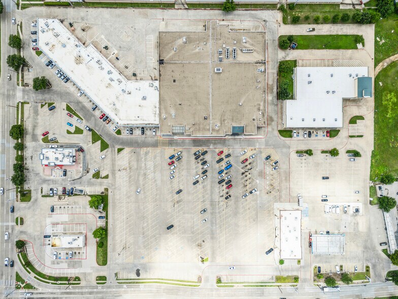 More Photos Of 3525 Sycamore School Rd, Fort Worth Supermarket For Sale