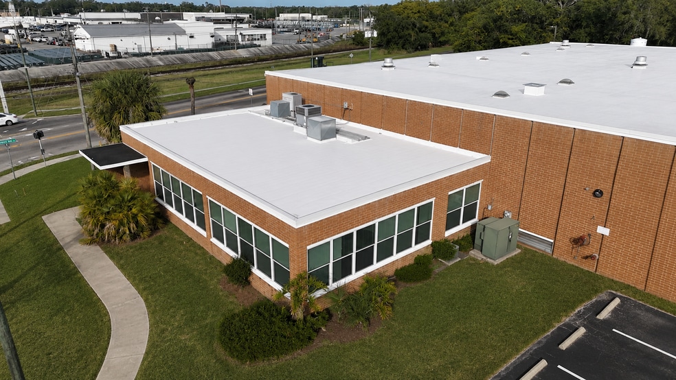 More Photos Of 2902 E Sligh Ave, Tampa Warehouse For Lease