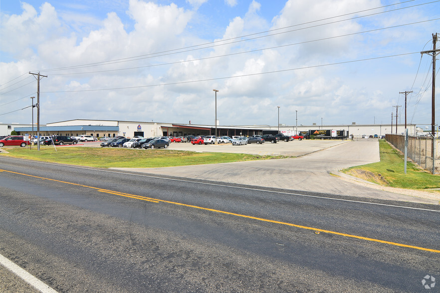 Primary Photo Of 1431 FM 1101, New Braunfels Distribution For Lease