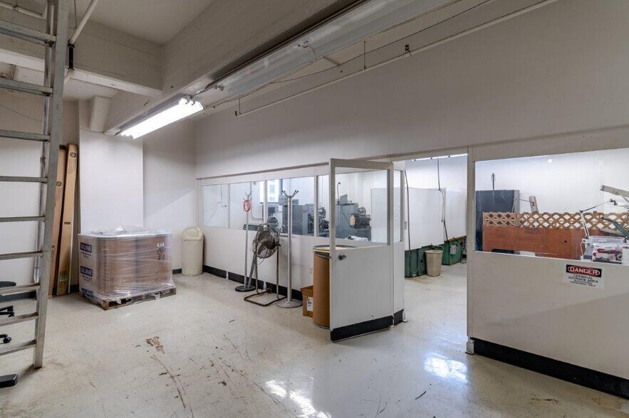 More Photos Of 120 E 3rd St, Newport Office For Lease