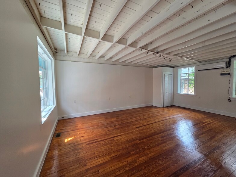 More Photos Of 113 Donaldson St, Fayetteville Storefront Retail Residential For Sale