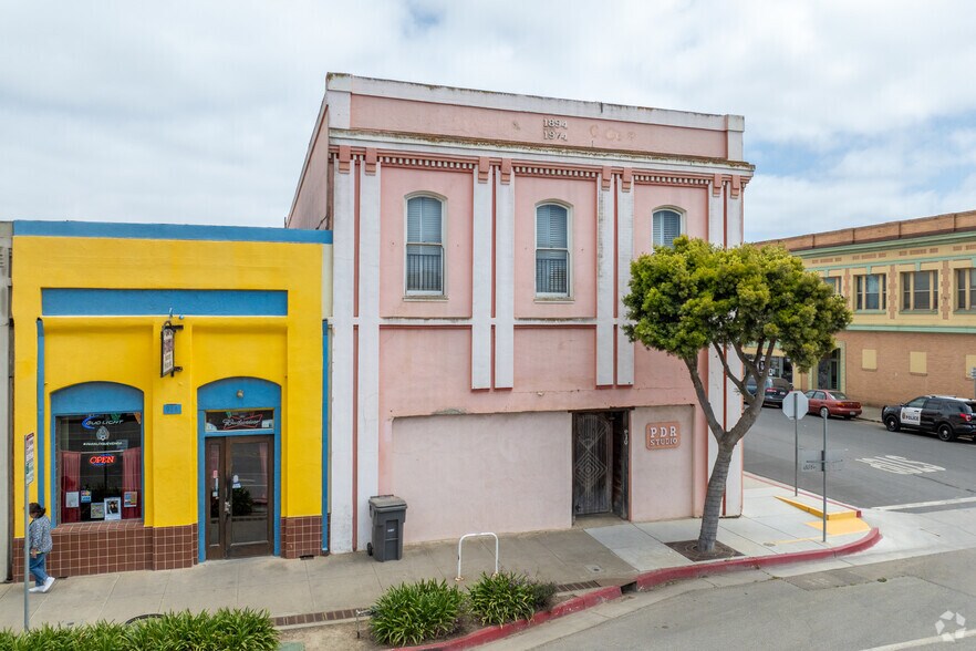 Primary Photo Of 910 Guadalupe St, Guadalupe Storefront Retail Residential For Sale