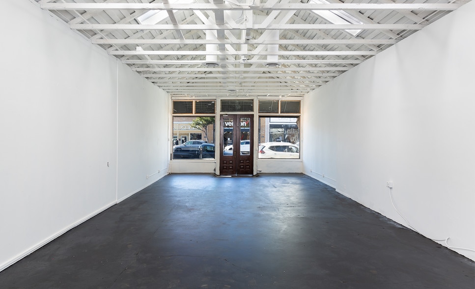 Primary Photo Of 2711 Main St, Santa Monica Storefront For Lease