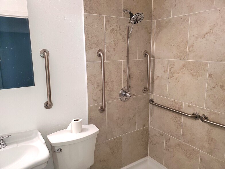 More Photos Of 3135 Golfcrest Blvd, Houston Storefront Retail Residential For Sale