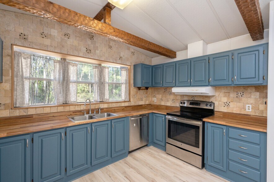 More Photos Of 341 Madison St, Freeport Multifamily For Sale
