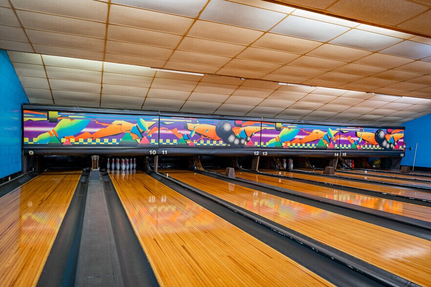 More Photos Of 675 Grant St, Winneconne Bowling Alley For Sale