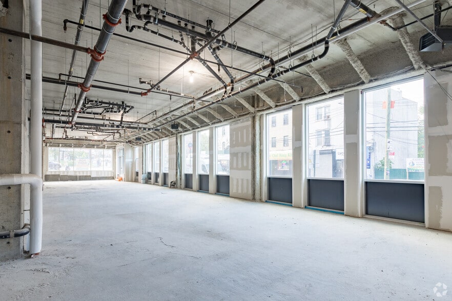 More Photos Of 38 Victory Blvd, Staten Island Office For Lease