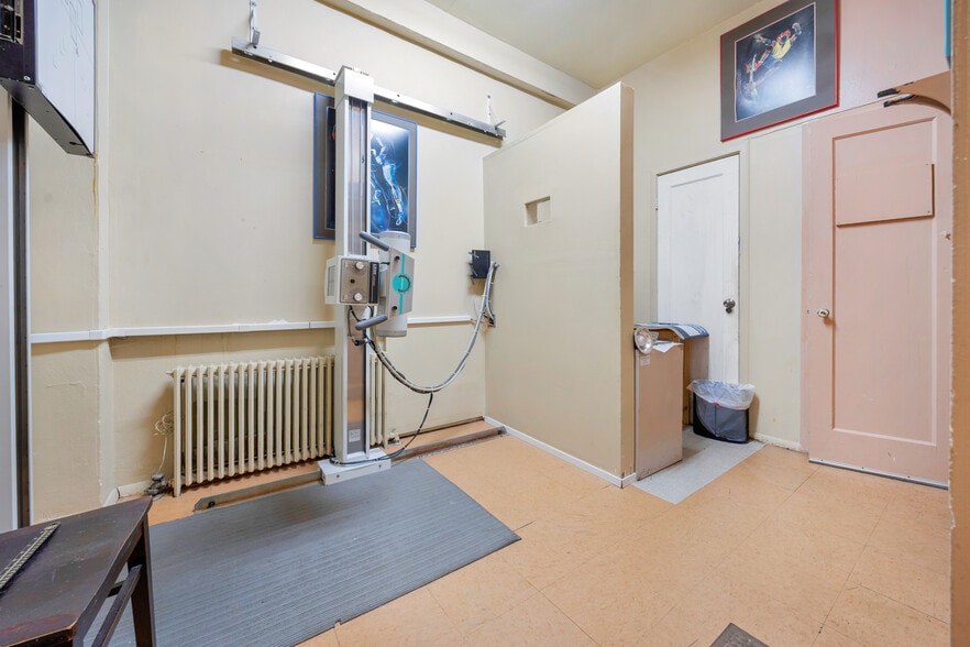 More Photos Of 2037 E Madison St, Seattle Storefront Retail Office For Sale