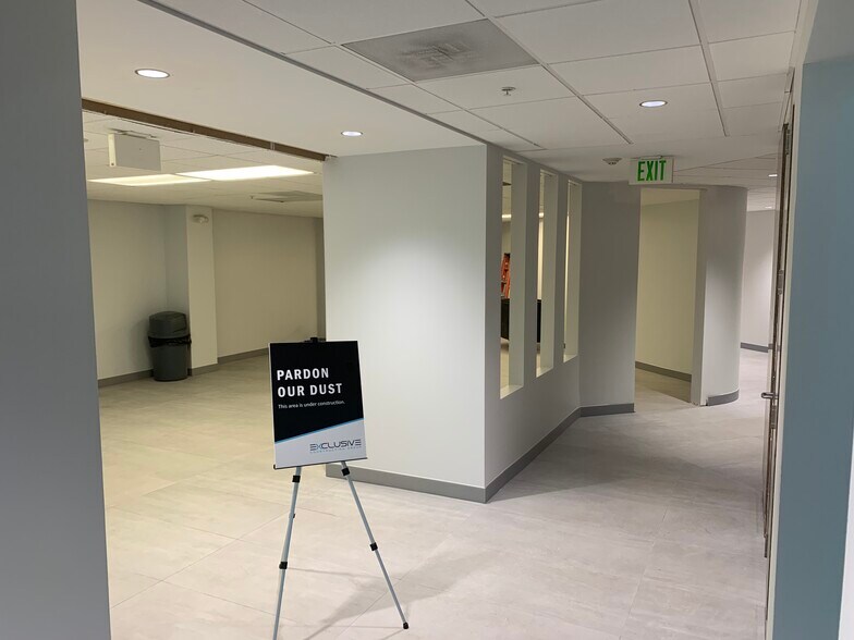 More Photos Of 5959 Waterford District Dr, Miami Office For Lease