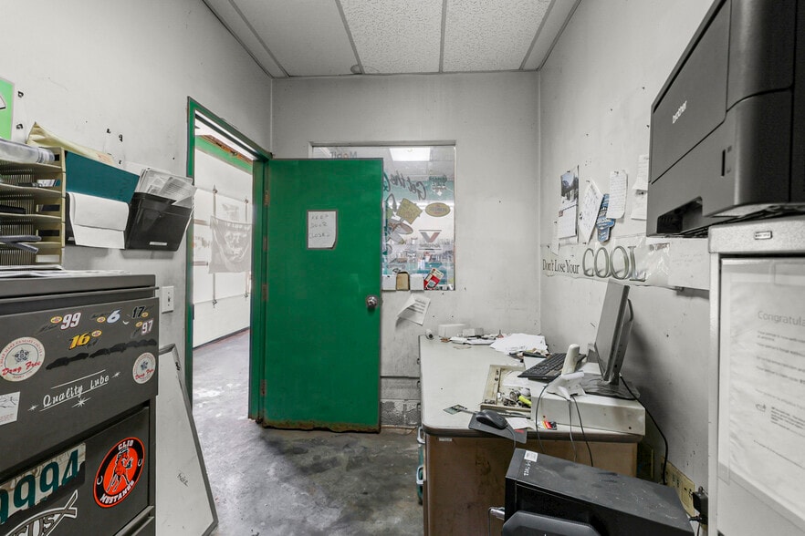 More Photos Of 3422 Flushing Rd, Flint Auto Repair For Sale