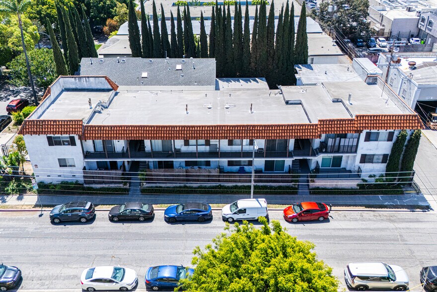 More Photos Of 7050 Waring Ave, Los Angeles Multifamily For Sale