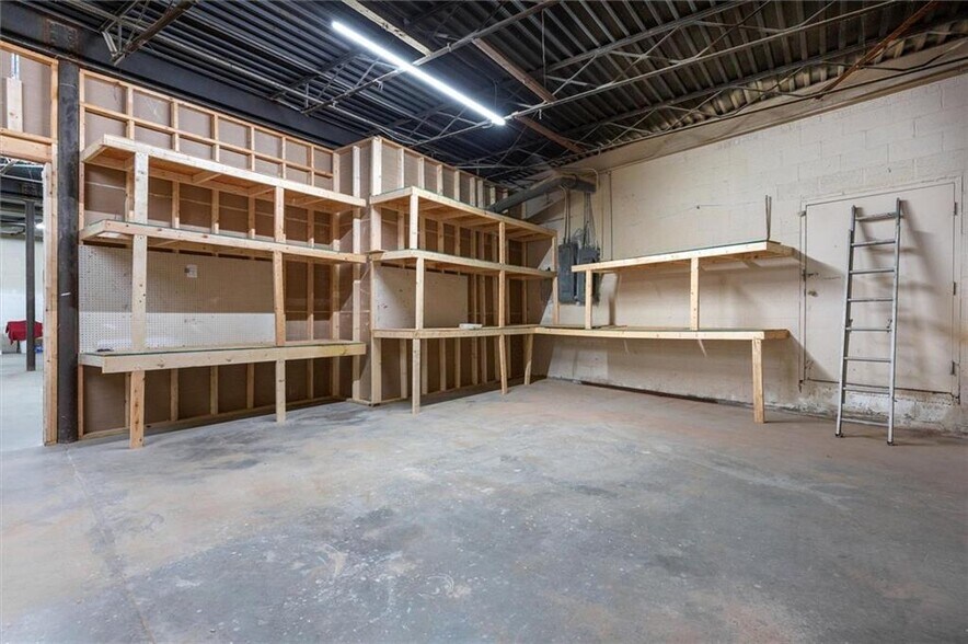 More Photos Of 306 US 123 Byp, Seneca Manufacturing For Lease