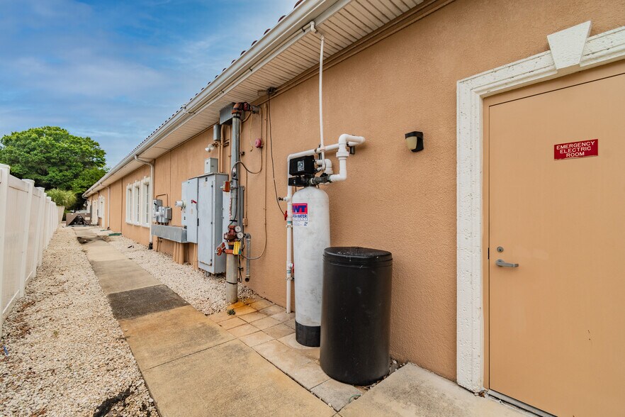 More Photos Of 6640 78th Ave N, Pinellas Park Medical For Sale