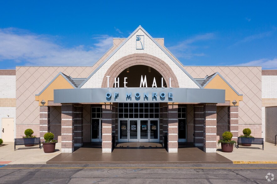 More Photos Of 2121 N Monroe St, Monroe General Retail For Lease