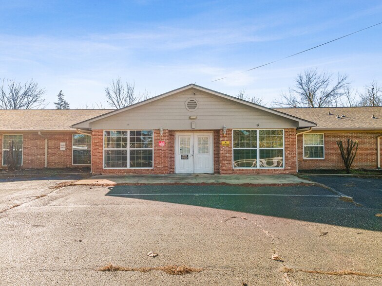 Primary Photo Of 102 Floyd St, Naples Specialty For Sale