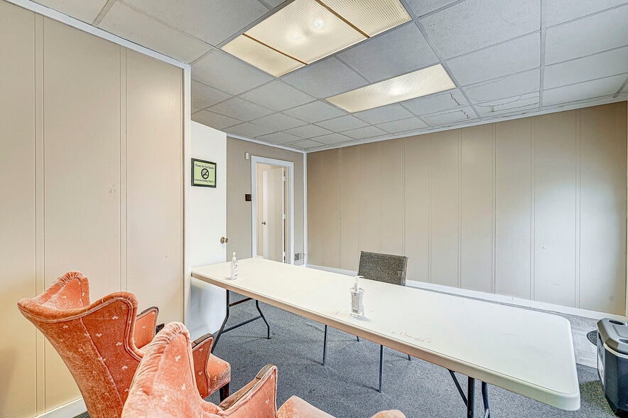 More Photos Of 3637 W 10th St, Indianapolis Office For Sale