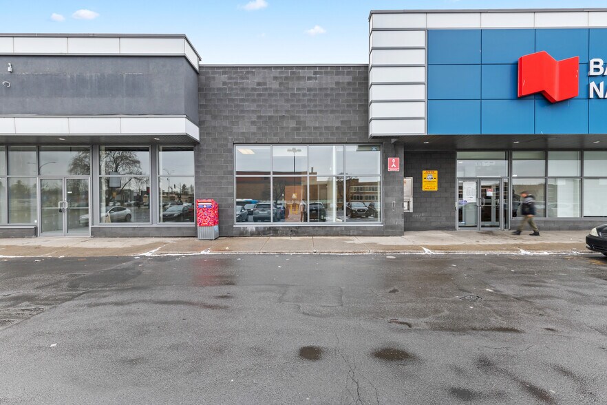 More Photos Of 1110-1146 Boul Marcel-Laurin, Saint-Laurent Storefront For Lease