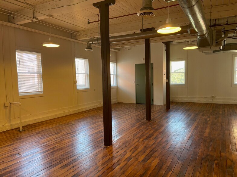 More Photos Of 163 Exchange St, Pawtucket Office For Sale