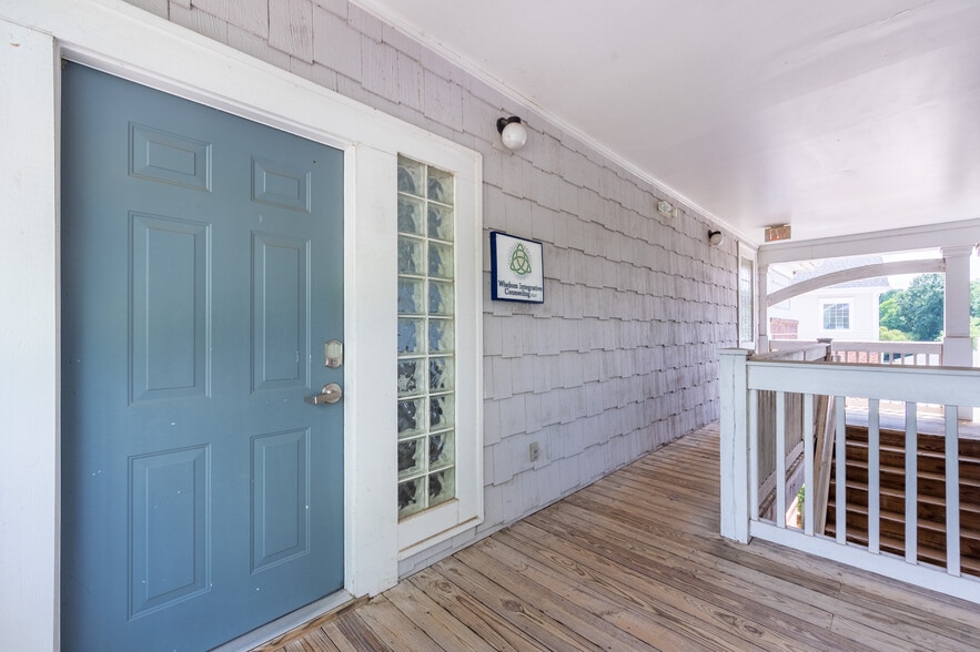 More Photos Of 705-711 Peninsula Dr, Davidson Office For Sale