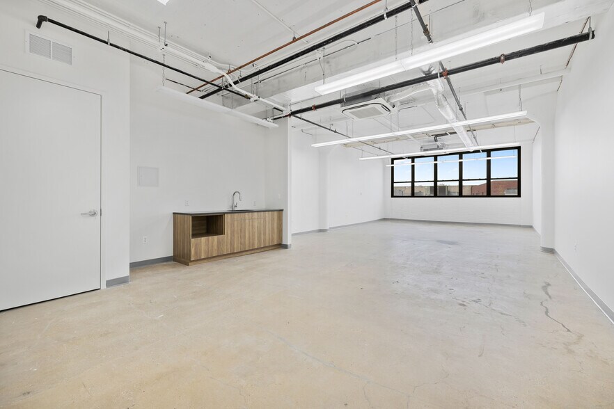 More Photos Of 315 Meserole St, Brooklyn Office For Lease