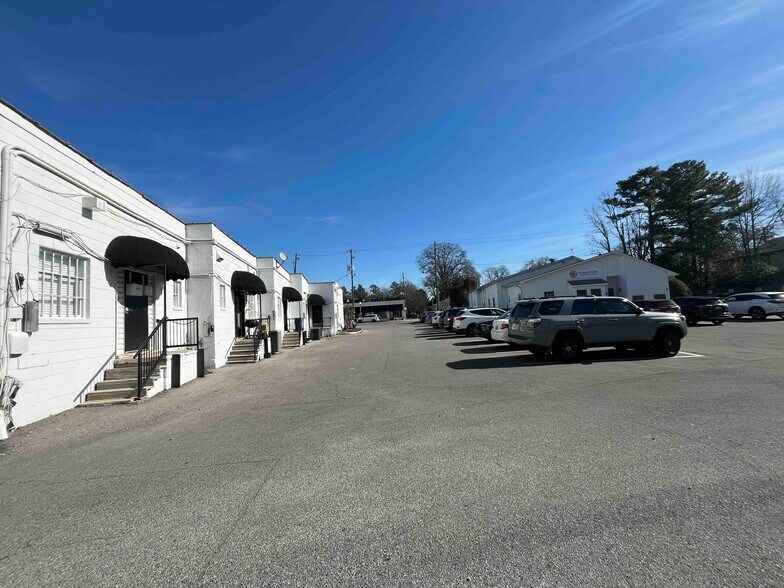 More Photos Of 921-931 Oxmoor Rd, Birmingham Freestanding For Lease