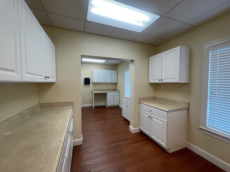 More Photos Of 1 Oglethorpe Professional Blvd, Savannah Office For Lease