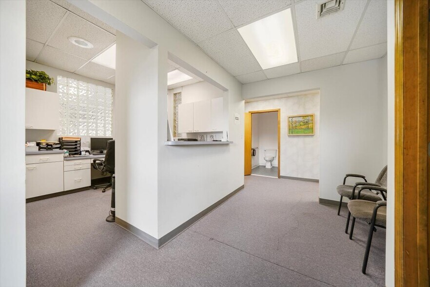 More Photos Of 468 Gidney Ave, Newburgh Medical For Sale