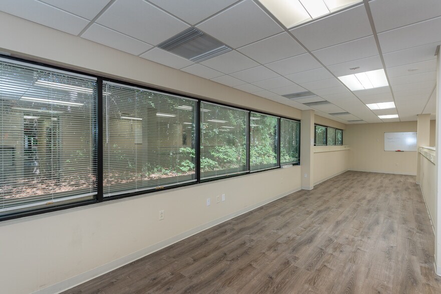 More Photos Of 4144 Innslake Dr, Glen Allen Office For Sale